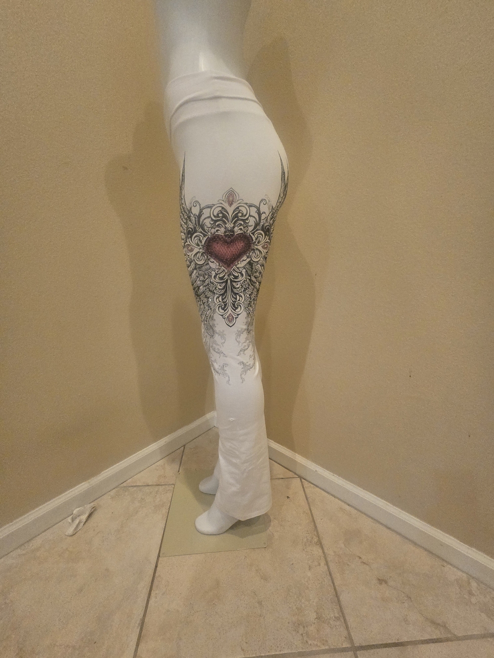White Leggings with Decorative Heart Motif